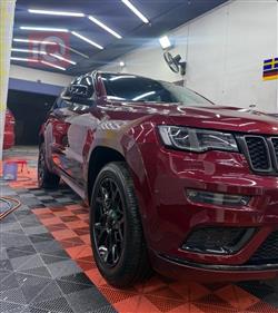 جیپ گراند شیرۆکی